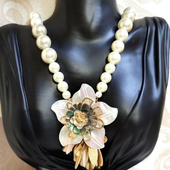 Vintage 70s Statement Runway Necklace Faux Glass Pearls Abalone MOP Flower Rare - Picture 5 of 8